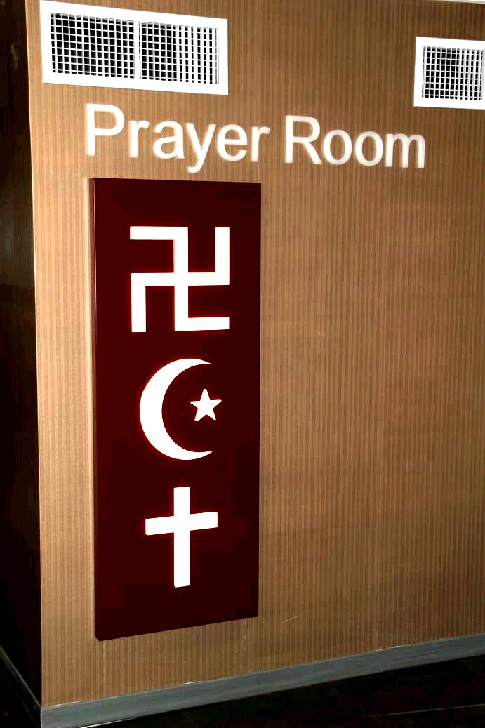Symbologie-Lehrstunde am Flughafen (Foto: Dyx) Bangkok_Airport_Prayer Selection_IMG_4784_rem