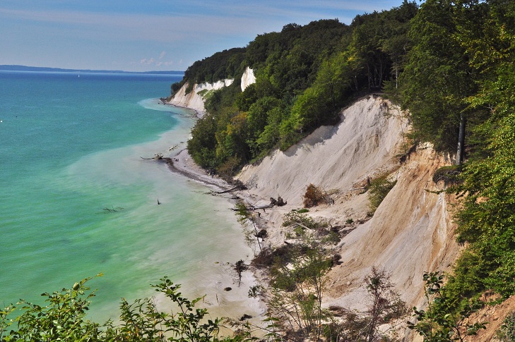 Drei Wanderameisen in Betrachtung des Kreidefelsens – Öl auf Pixel (Gemälde: Munich Globe Bloggers) Rügen_DSC_1062_rem_sm2