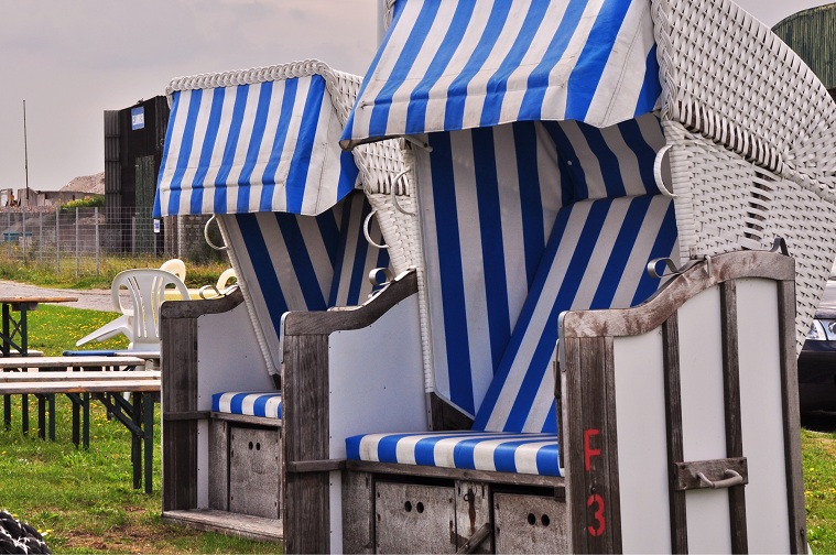 Und der Haifisch hat 'ne Fahne: Borkums Jever-Hafen "Mackie Messer" (Foto: Munich Globe Bloggers) Und der Haifisch hat 'ne Fahne: Borkums Jever-Hafen "Mackie Messer" (Foto: Munich Globe Bloggers)