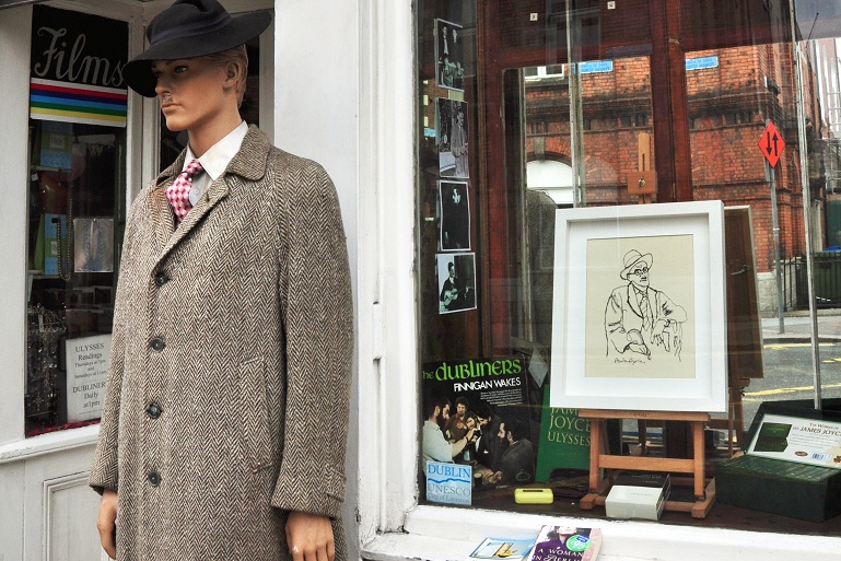 A Portrait of the Artist as a Young Doorman: Sweny's (Foto: Munich Globe Bloggers) A Portrait of the Artist as a Young Doorman: Sweny's (Foto: Munich Globe Bloggers)