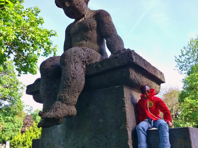 „Du zuerst‟, sagte der Engel. „Ich sehe Mut in deinem Herzen.‟ „Fuck Yeah!‟, sagte Jimmy und dachte: Kauf dir 'ne Brille, Dude. (Foto: Munich Globe Bloggers/Tara Tulpe)