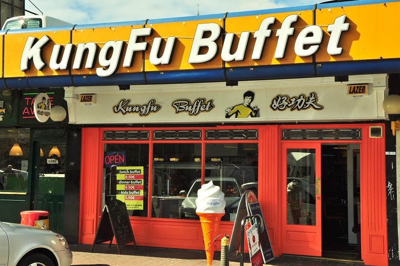 All you can smash! We like our clichés well-done. KungFu Buffet, Phibsboro, Dublin (Foto: Munich Globe Bloggers)