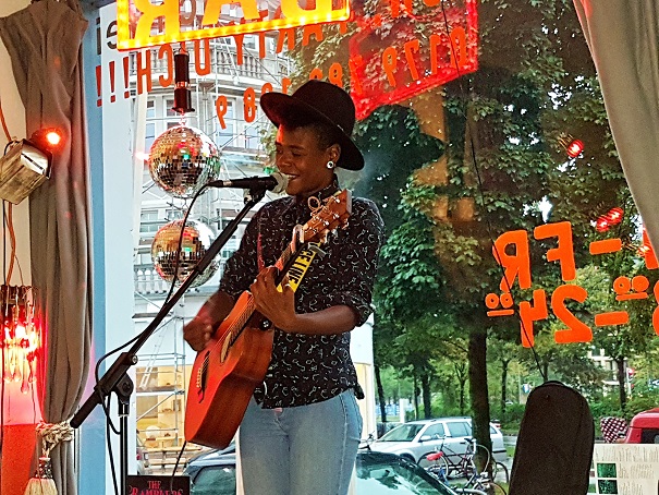 Grace, Wind & Fire: The sublime performance of Tamara Weber-Fillion @ Traffic Bar, Munich (Foto: Munich Globe Bloggers)