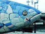 Belfast is a big fish trying to swim on wet dryland: Bigfish by John Kindness, Donegall Quay (Foto: Munich Globe Bloggers)