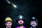 Bis zum Hals im All: Die Science Busters feat. Martin Puntigam (Mitte) (Foto: Science Busters)