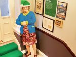 Shimmy down the Chimney: Santa, you smart little badass! You know how to make us talk and dance. (Foto: Munich Globe Bloggers / The Little Museum of Dublin / Tara Tulpe)
