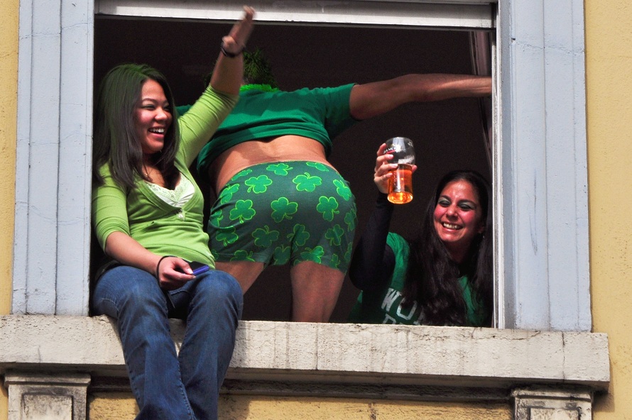 Vom Beer-Totaler zum Greet-Totaler: Der Dubliner grüßt mit jedem Körperteil (Foto: Munich Globe Bloggers)